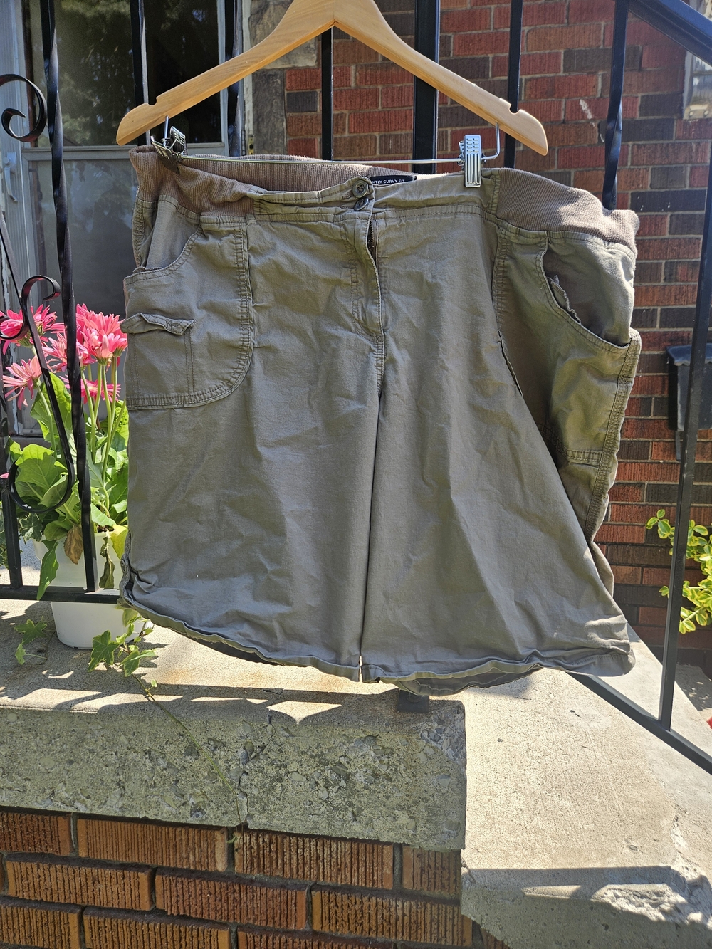 Women’s Kahaki Cargo Shorts